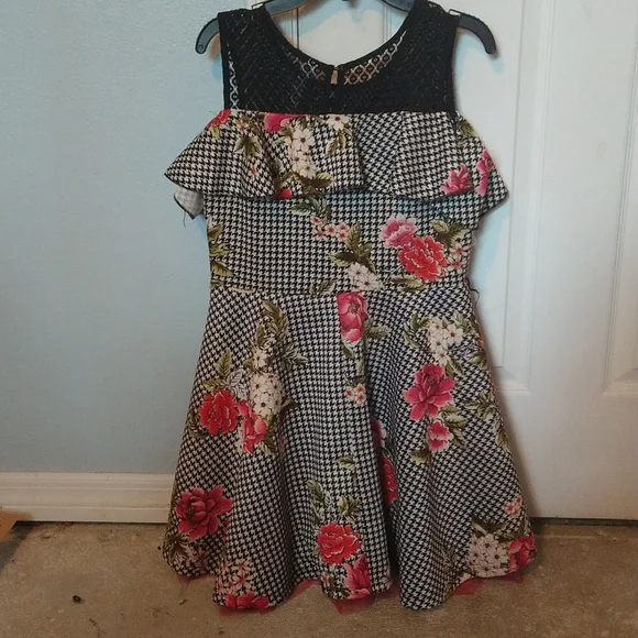 Gingham print dress with flowers - Picture 2 of 2